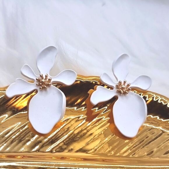 EYE CANDY tropical flower earrings - Picture 7 of 10